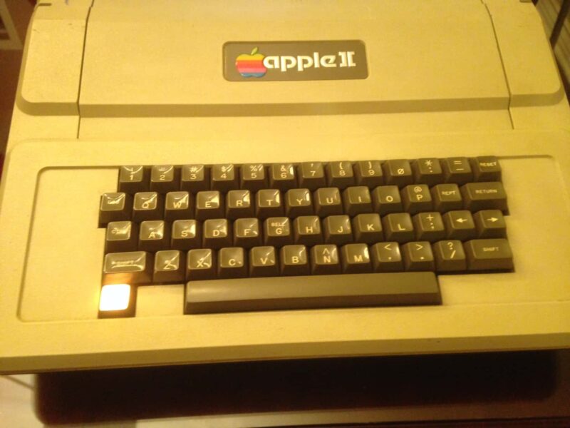 Apple II keyboard light Apple: il primogenito di Steve Jobs all'asta per 640 mila dollari