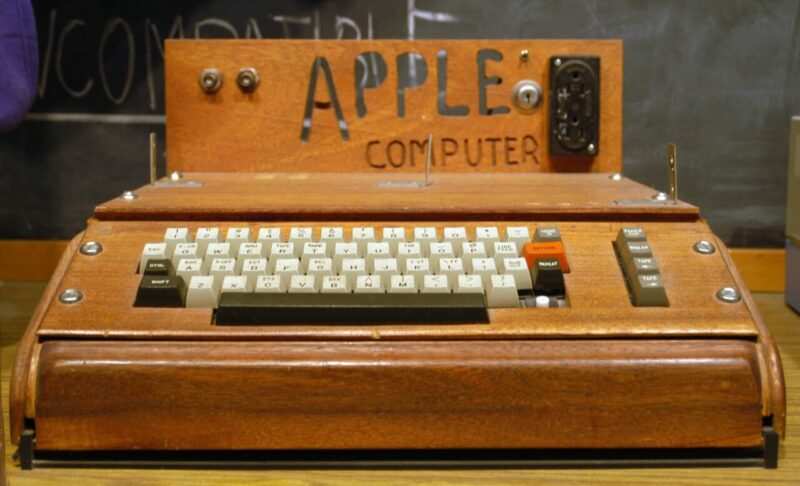 apple i computer scaled Apple: il primogenito di Steve Jobs all'asta per 640 mila dollari
