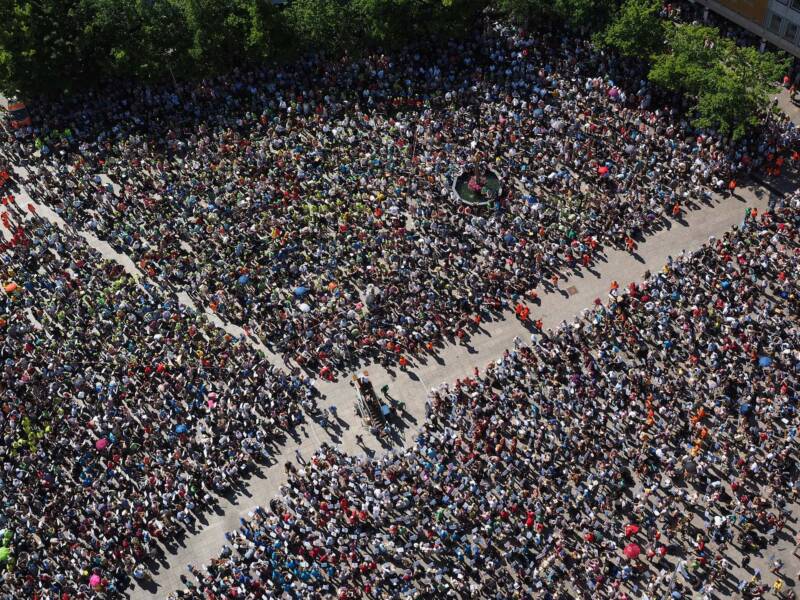 Fobia sociale piazza con tante persone