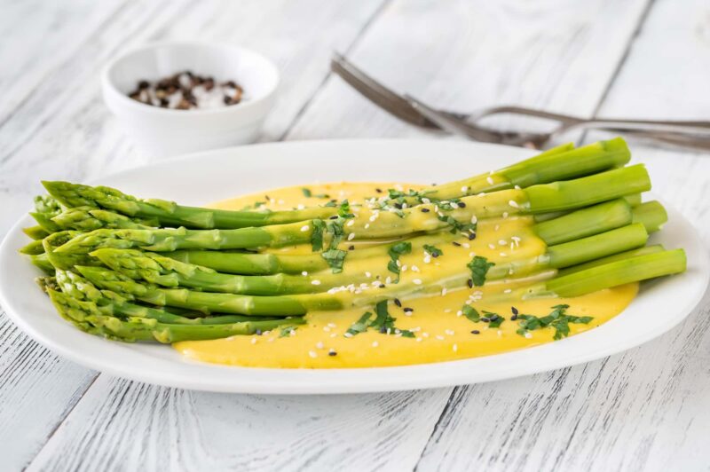 asparagi in salsa olandese