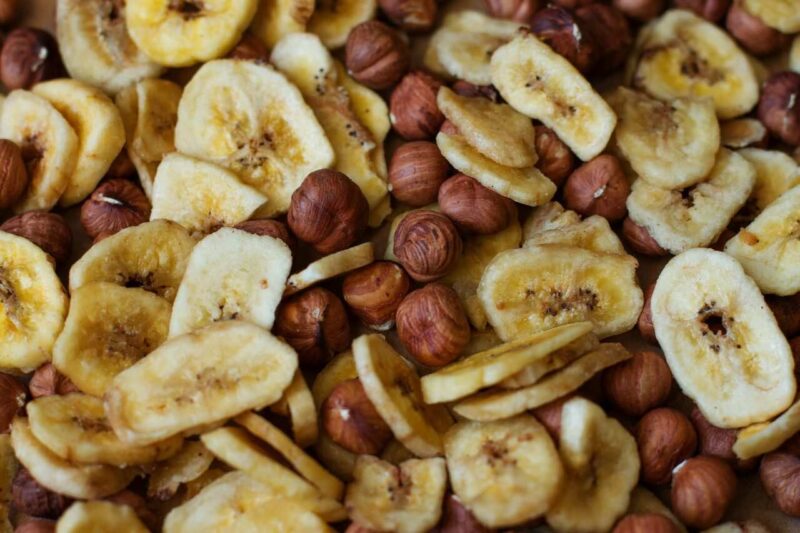 banane e noci Cibi che favoriscono il sonno