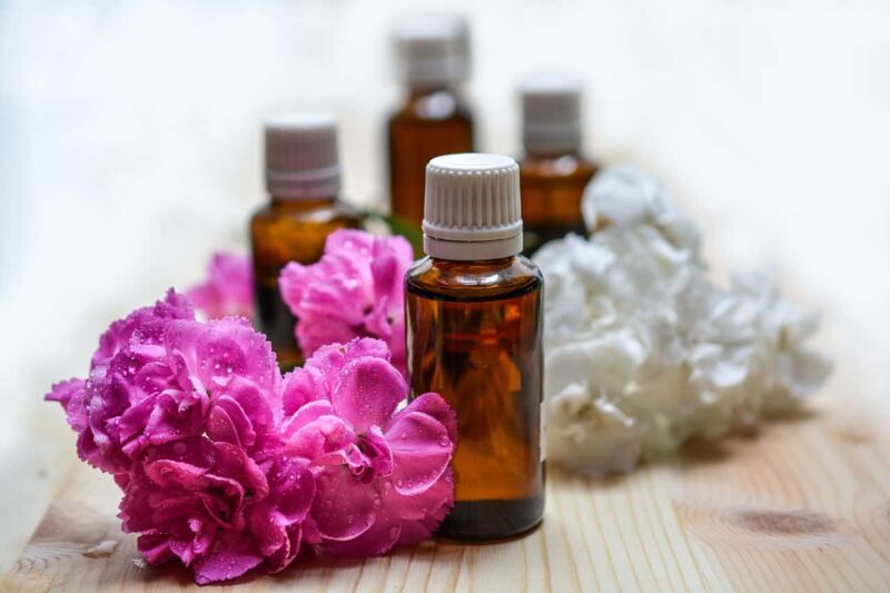 Oli essenziali essential oils 1 - Oli essenziali per combattere influenza, raffreddore e tosse