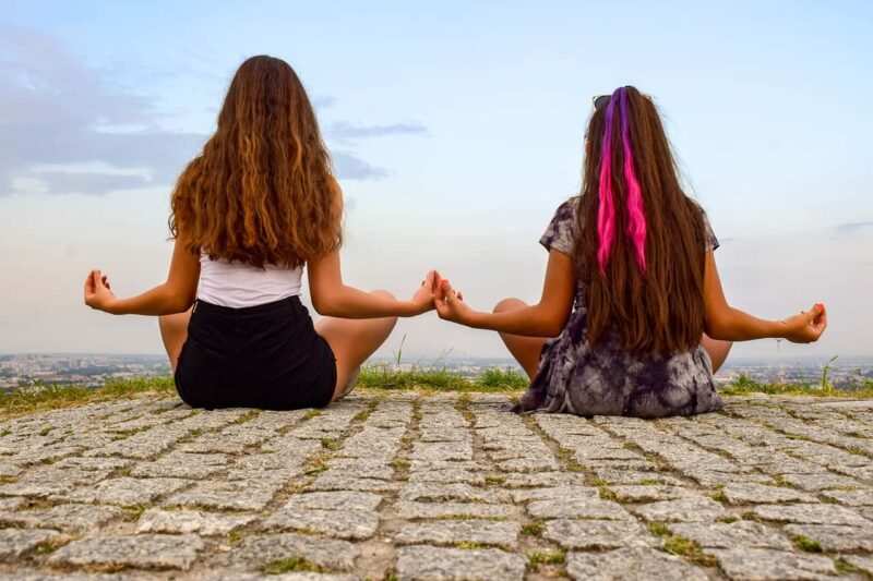 ragazze meditazione