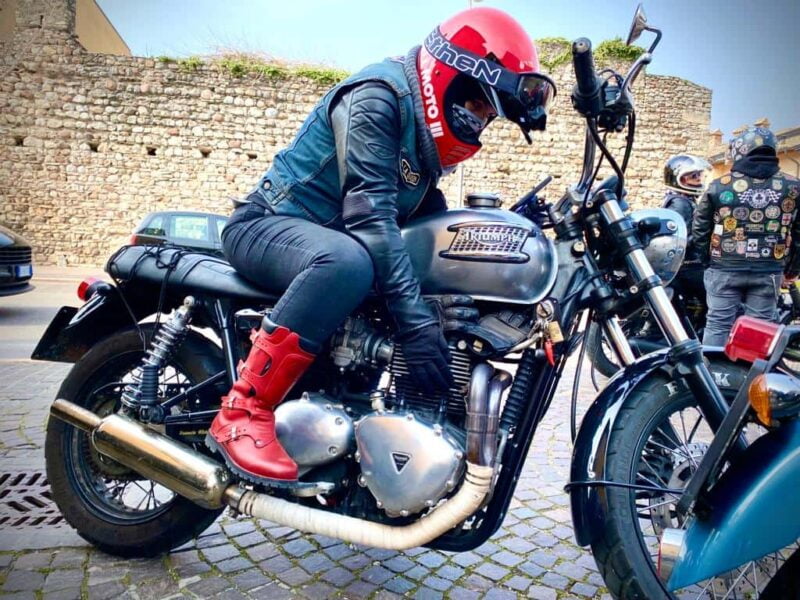 ragazze in moto