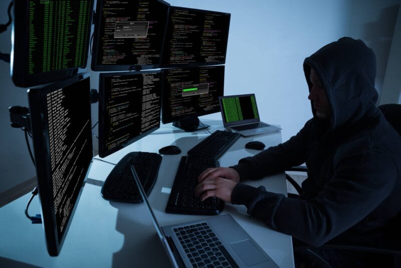 Come evitare che l'ex dipendente passi alla concorrenza divulgando i segreti aziendali ? Sottrazione di dati aziendali da parte del dipendente